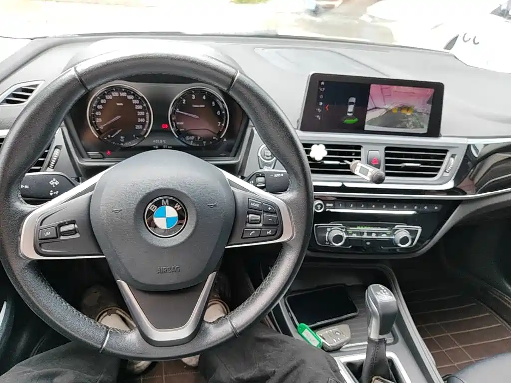 BMW 1 Series 2019 — фото 10
