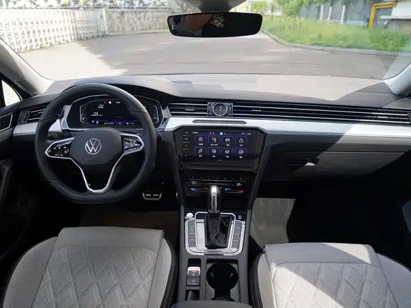 Volkswagen Magotan 2025