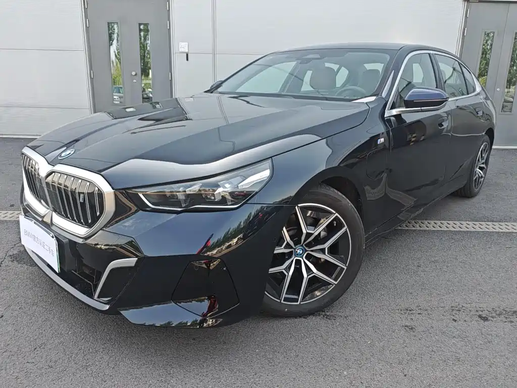 BMW i5 2025 — фото 1