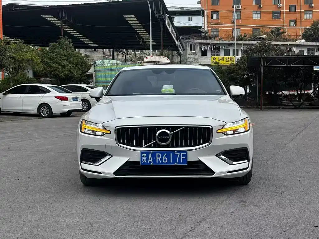 Volvo S60 2021 — фото 2