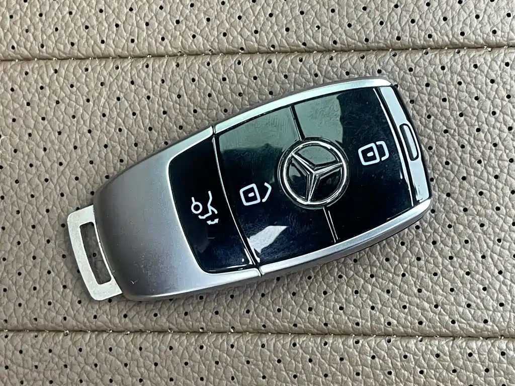 Mercedes-Benz E-Class 2023 — фото 15