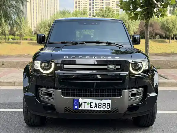 Land Rover Defender 2024