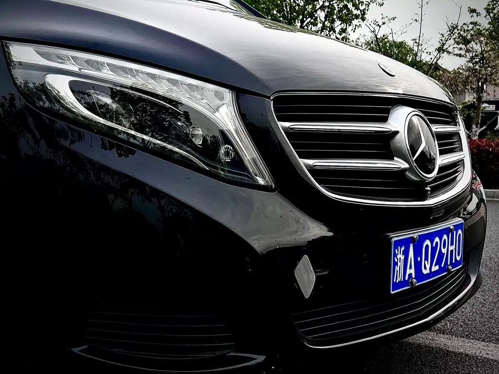 Mercedes-Benz V-Class 2018 — фото 10