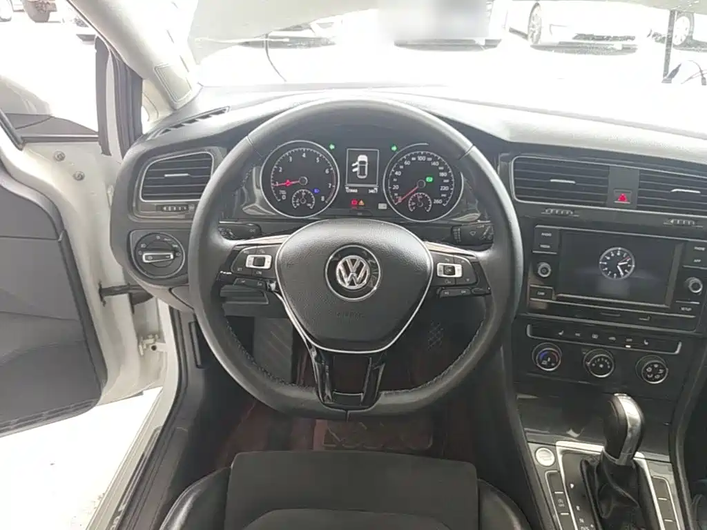 Volkswagen Golf 2018 — фото 11