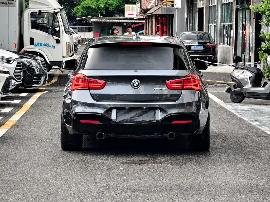BMW 1 Series 2018 — фото 8