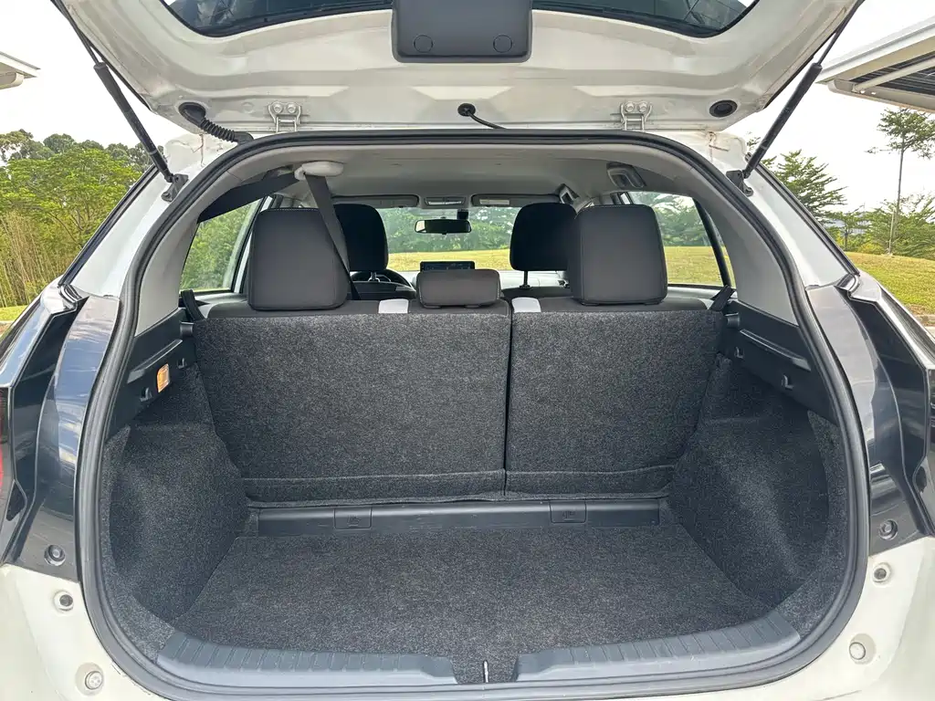 Toyota Yaris L 2020 — фото 8