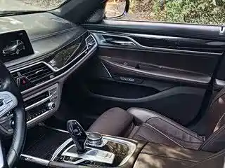 BMW 7 Series 2017 — фото 9