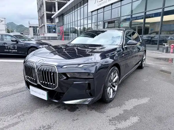 BMW i7 2023