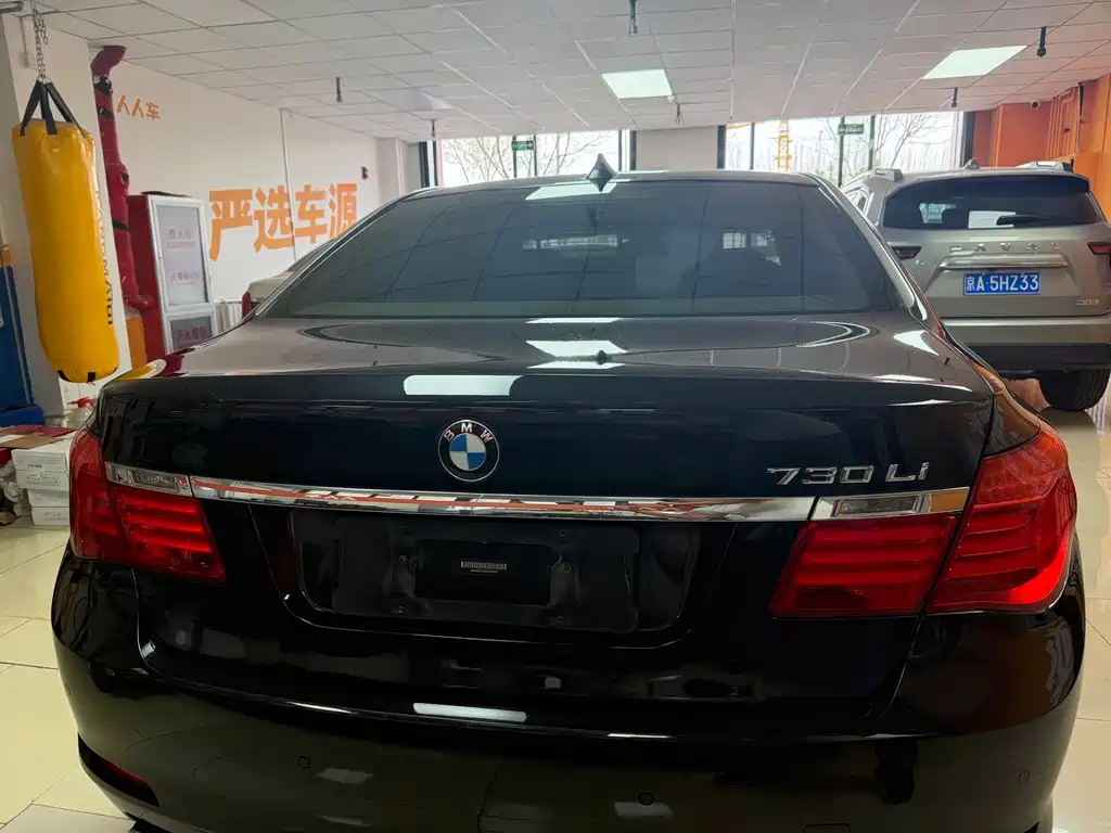 BMW 7 Series 2012 — фото 18
