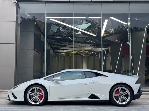Lamborghini Huracan 2021