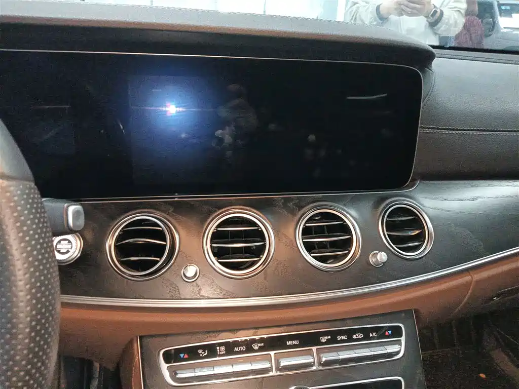 Mercedes-Benz E-Class 2019 — фото 9