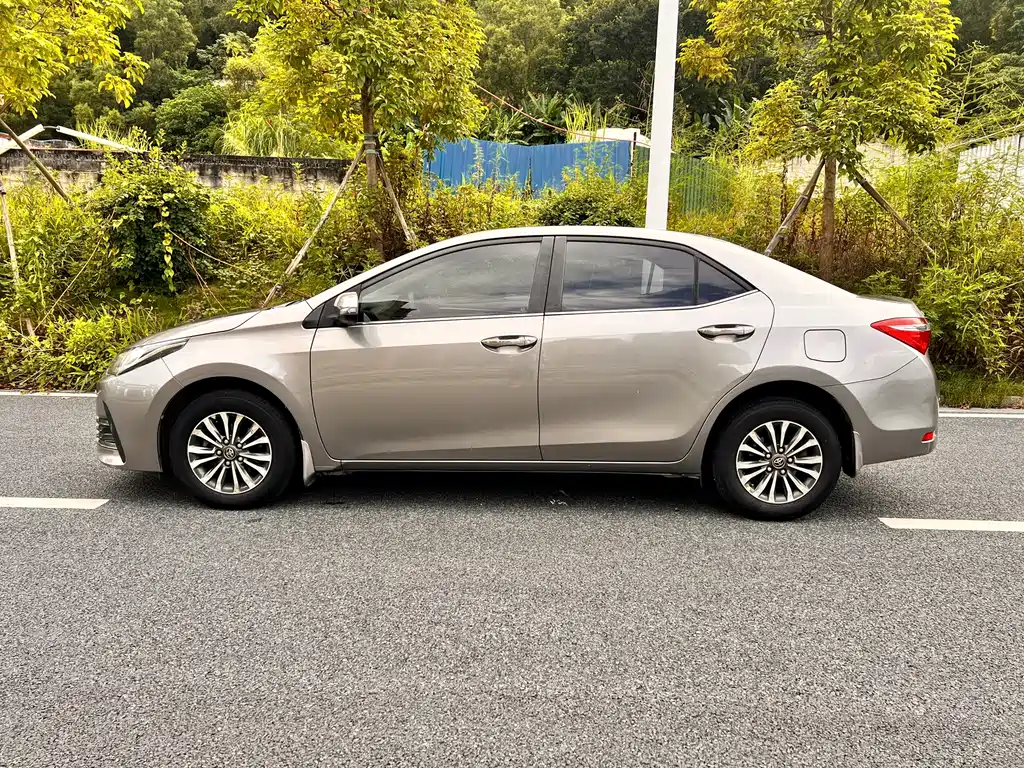 Toyota Corolla 2017 — фото 4