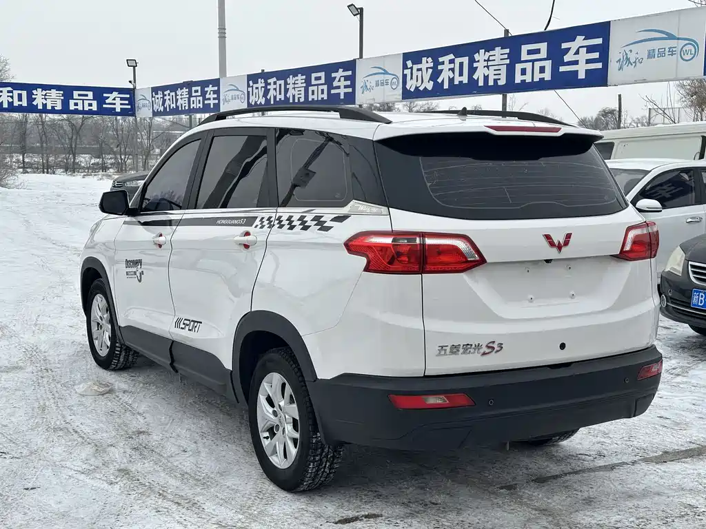 Wuling Hongguang S3 2018 — фото 9