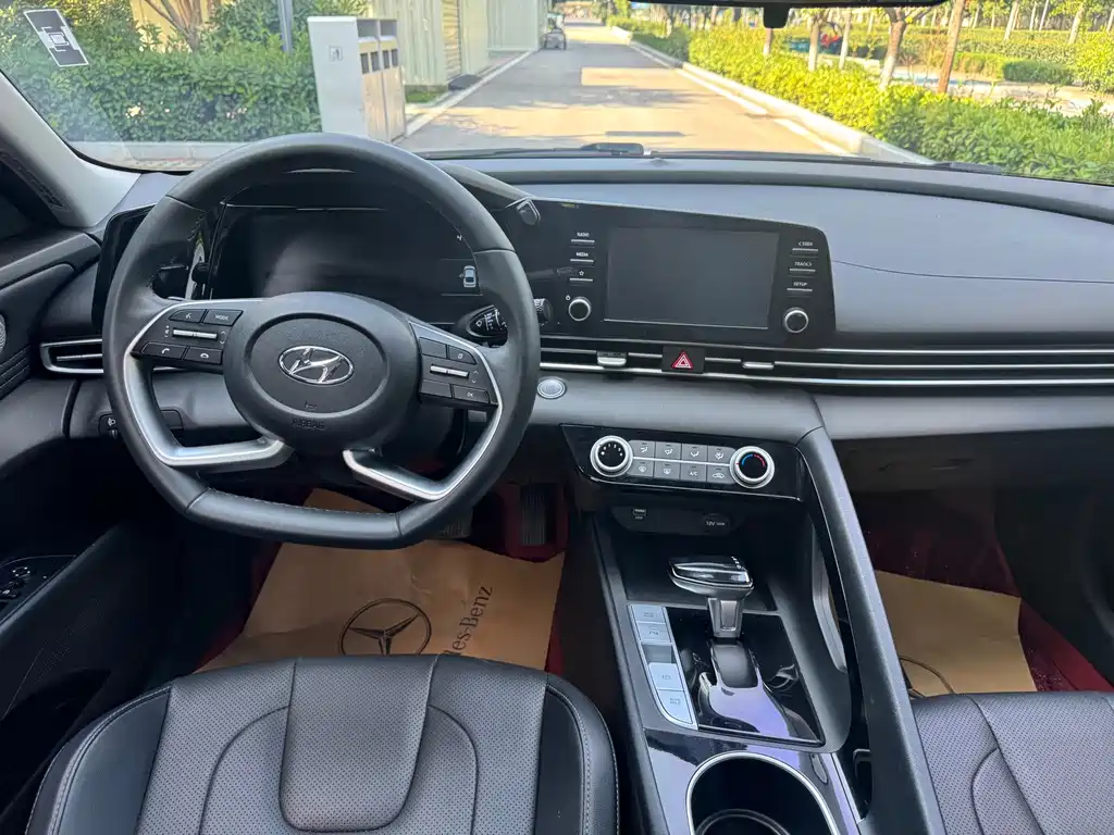 Hyundai Elantra 2023