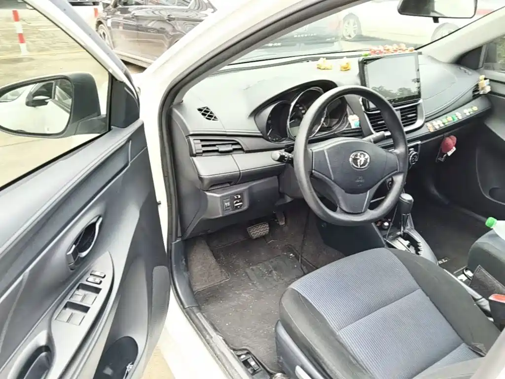 Toyota Yaris L 2021 — фото 16