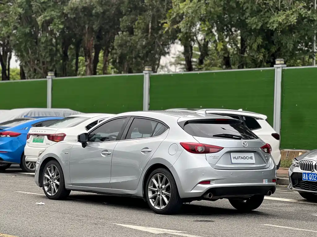 Mazda 3 Axela 2017 — фото 12