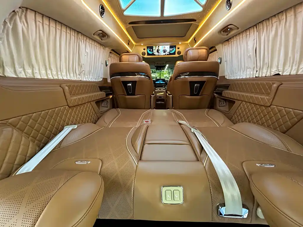 Mercedes-Benz V-Class 2021 — фото 23