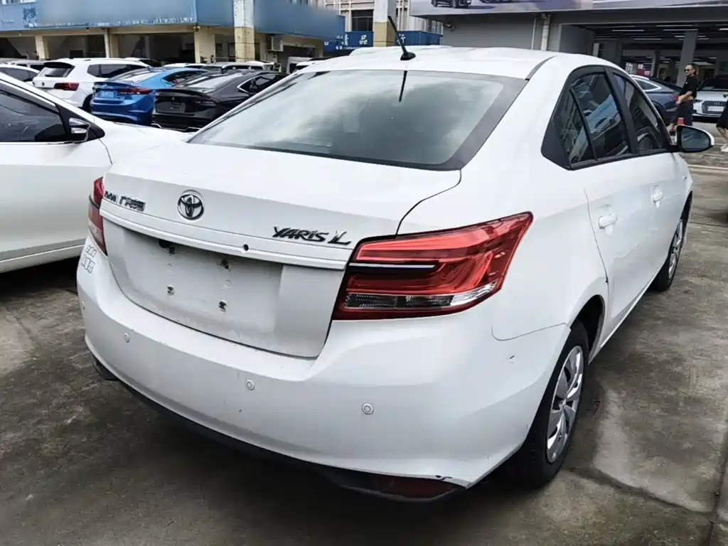 Toyota Yaris L 2021