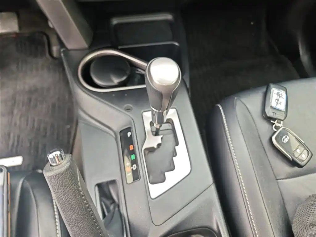 Toyota RAV4 2019 — фото 14