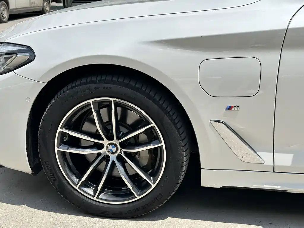 BMW 5 Series New Energy 2021 — фото 11