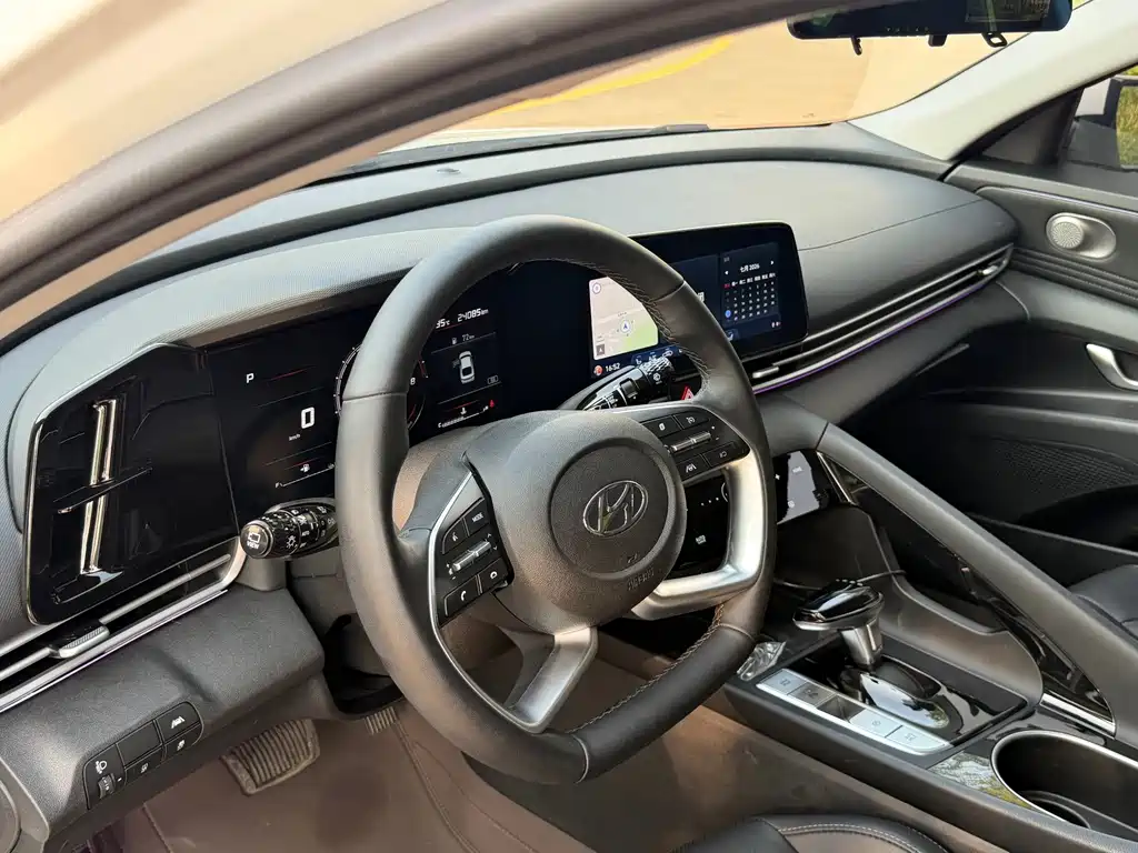 Hyundai Elantra 2022