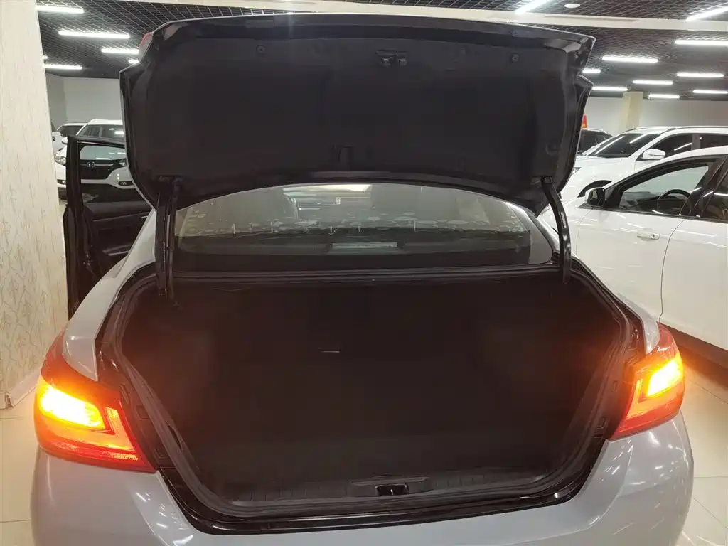 Nissan Teana 2017 — фото 18
