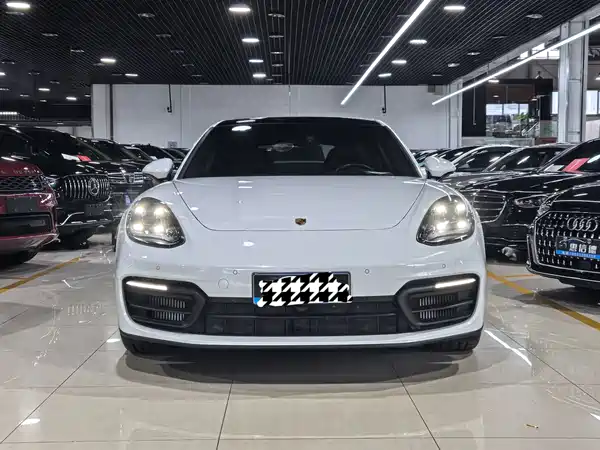 Porsche Panamera 2023