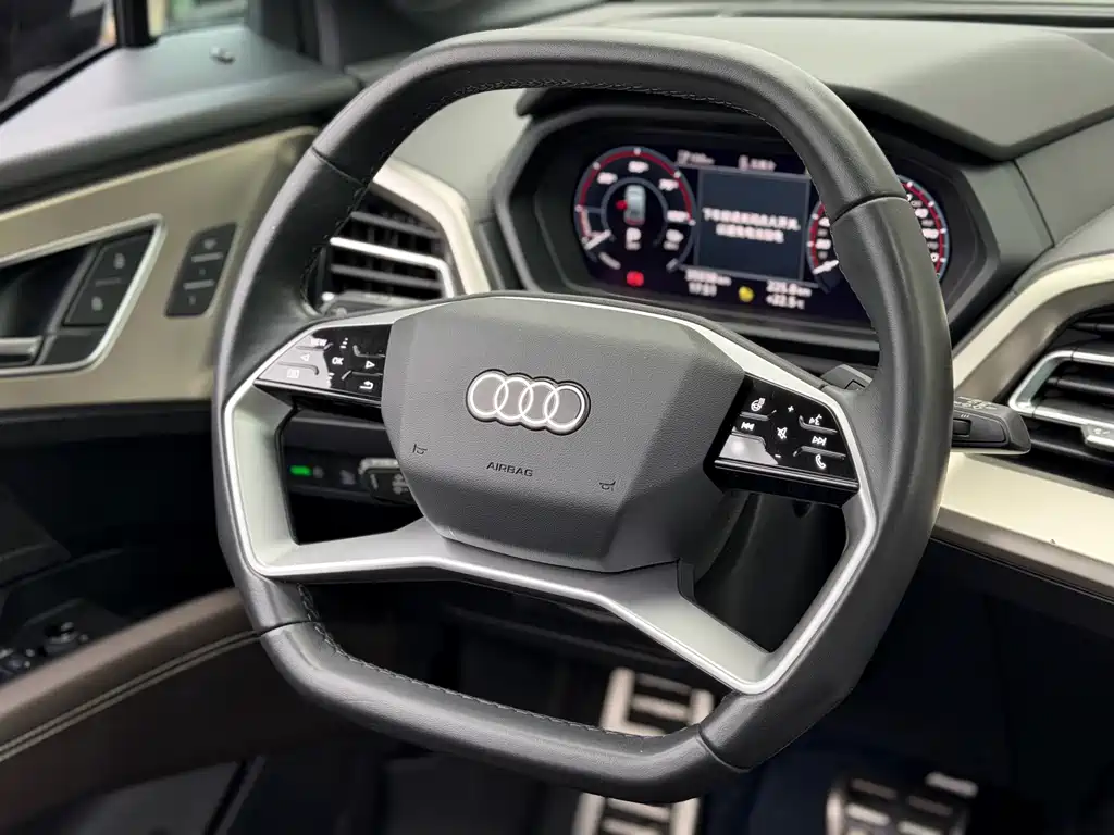 Audi Q5 e-tron 2023 — фото 10