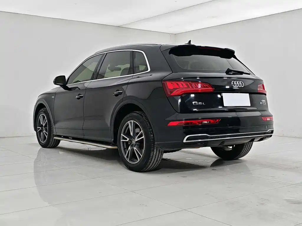 Audi Q5L 2020 — фото 13