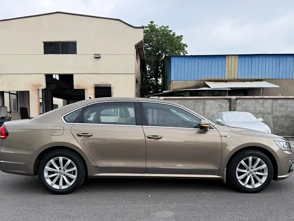 Volkswagen Passat 2018 — фото 6