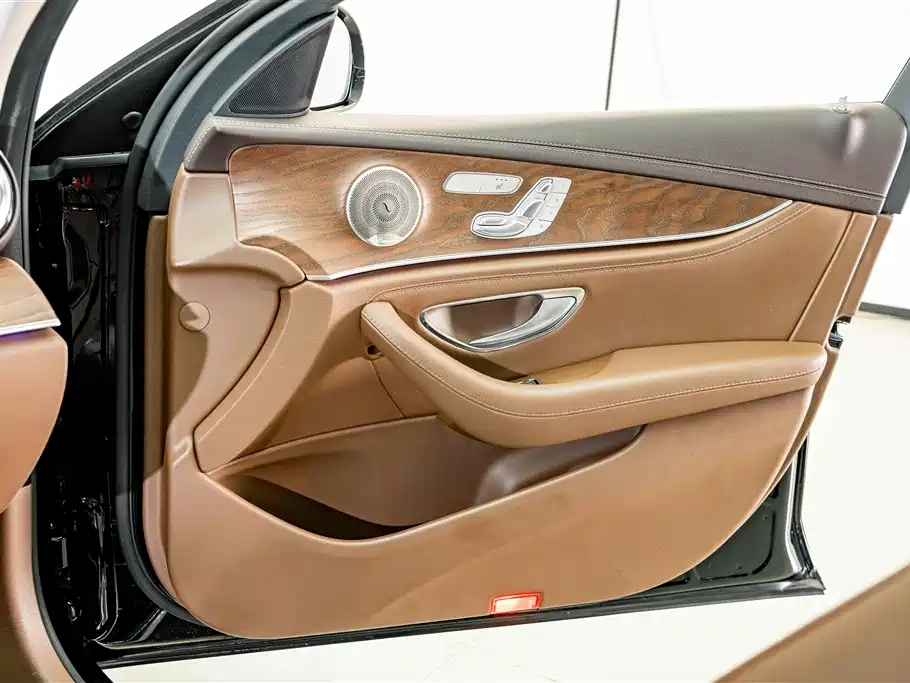 Mercedes-Benz E-Class 2024 — фото 16