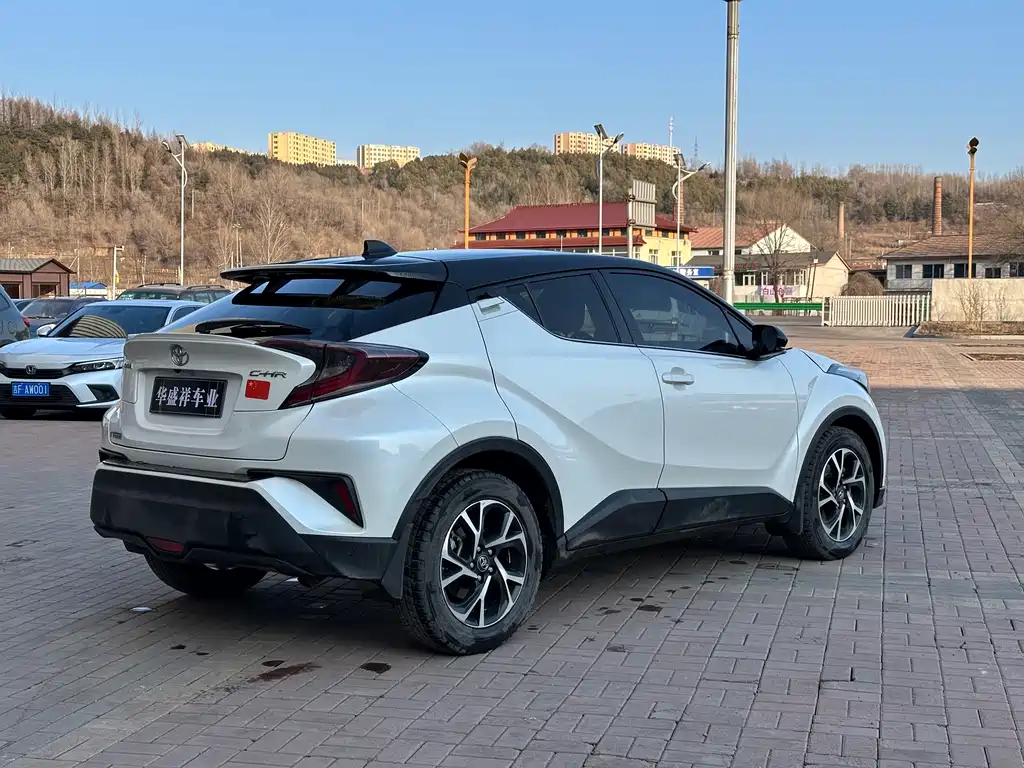 Toyota C-HR 2019 — фото 8