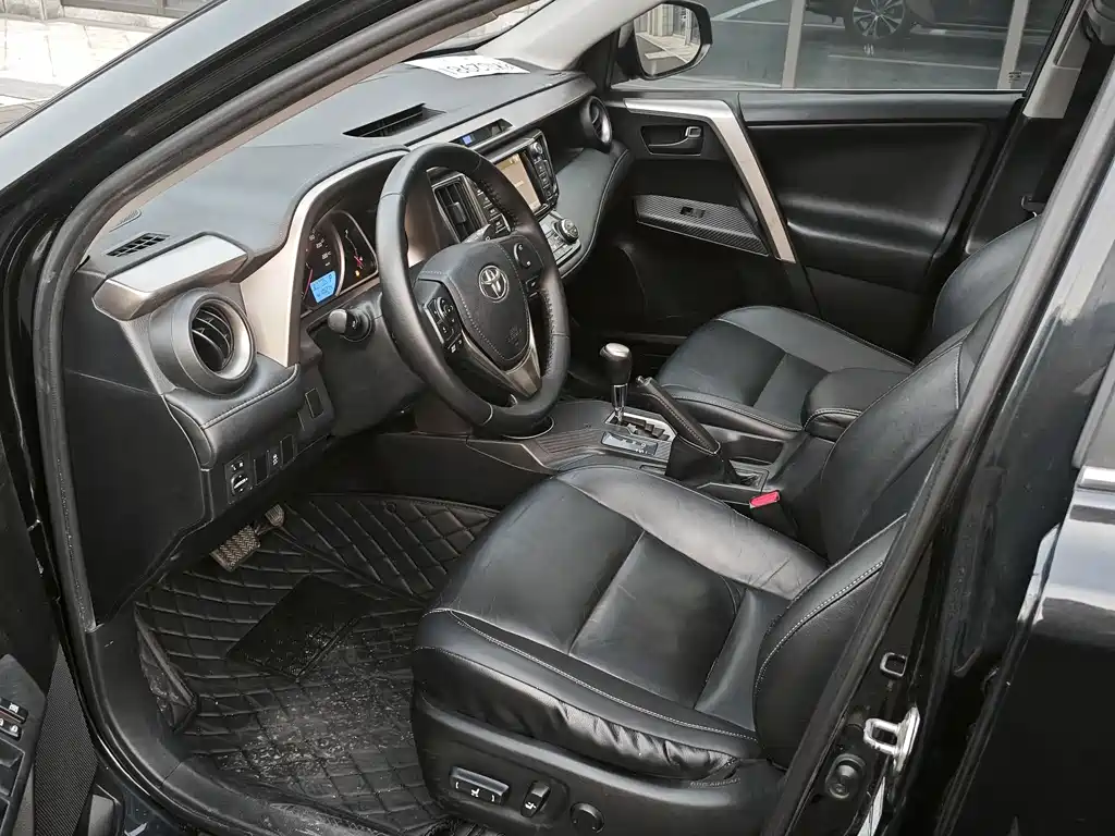Toyota RAV4 2015 — фото 4