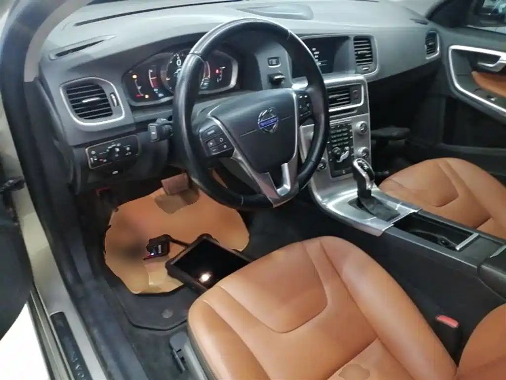 Volvo S60 2015 — фото 10
