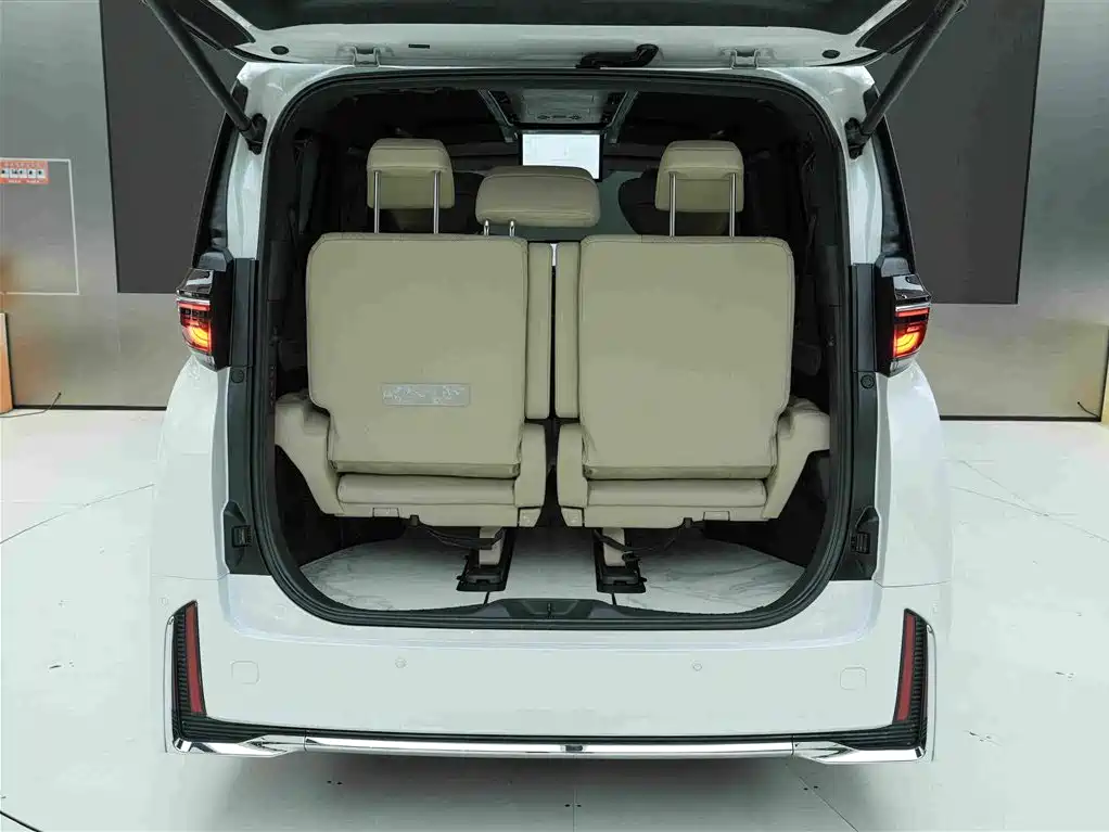 Toyota Vellfire 2023 — фото 26