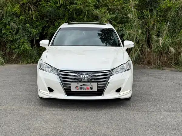 Toyota Crown 2015