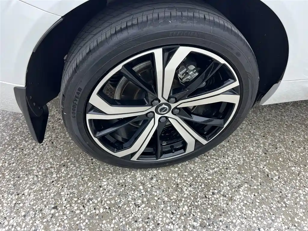 Volvo XC60 PHEV 2023 — фото 11