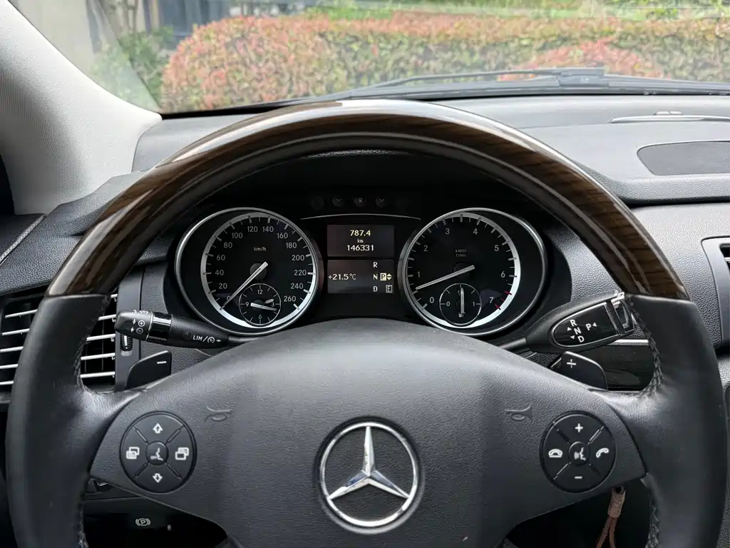 Mercedes-Benz R-Class 2017 — фото 15