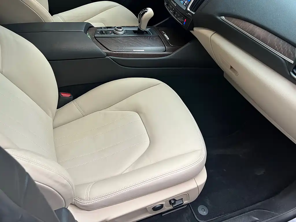 Maserati Levante 2018 — фото 16