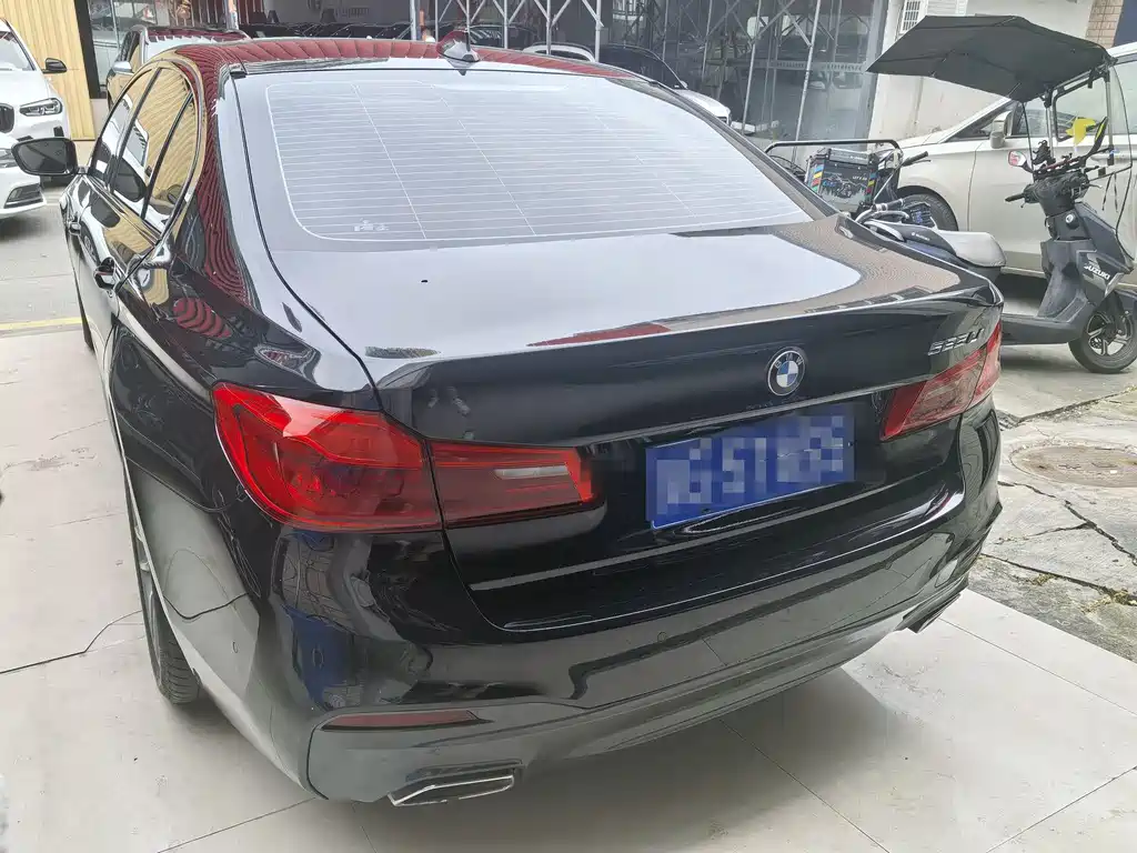 BMW 5 Series 2019 — фото 14