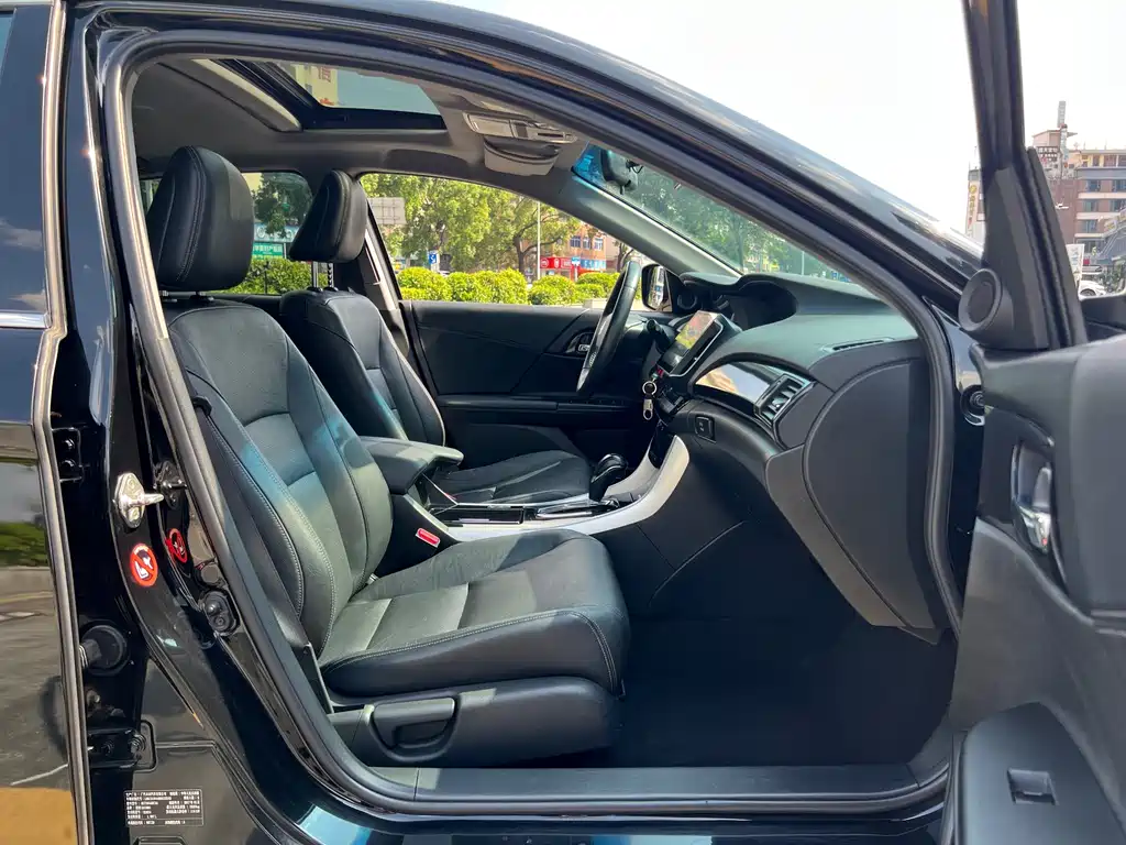 Honda Accord 2017 — фото 19