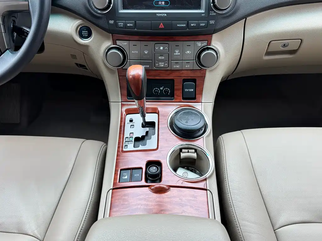 Toyota Highlander 2010 — фото 14