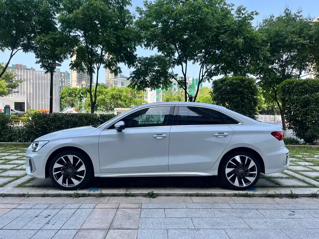 Audi A3 2023 — фото 17