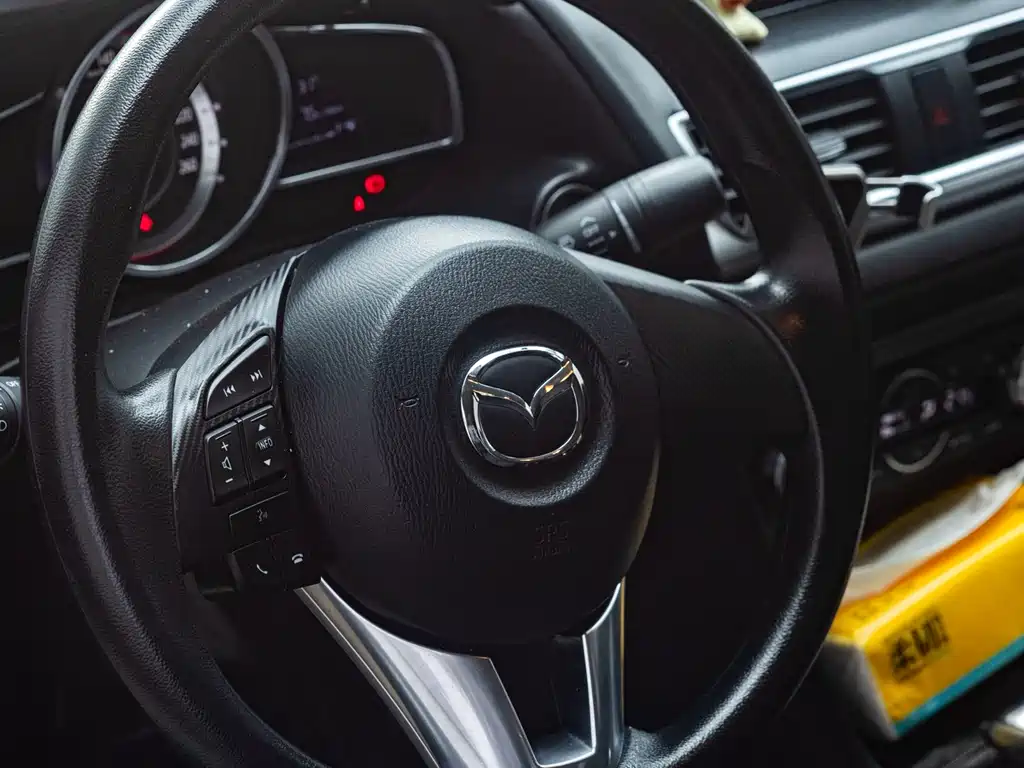 Mazda 3 Axela 2016 — фото 6