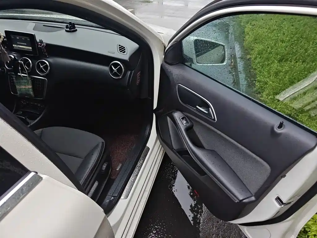 Mercedes-Benz A-Class 2014 — фото 19