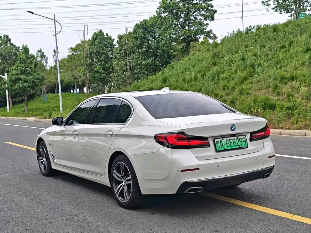 BMW 5 Series New Energy 2023 — фото 9