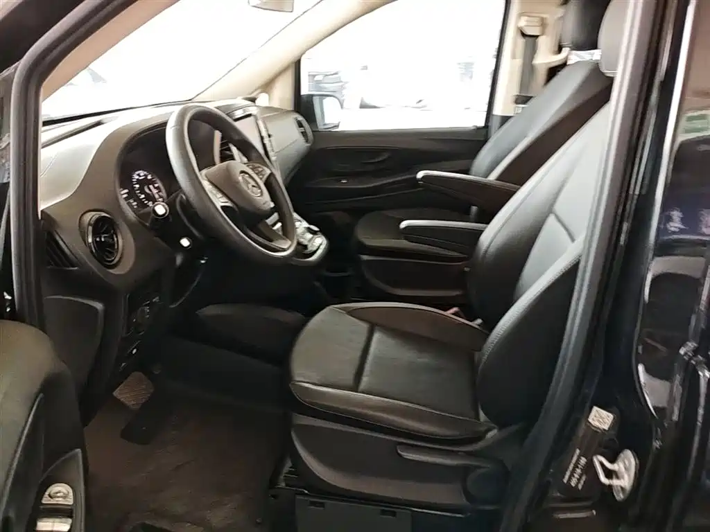 Mercedes-Benz Vito 2022 — фото 15