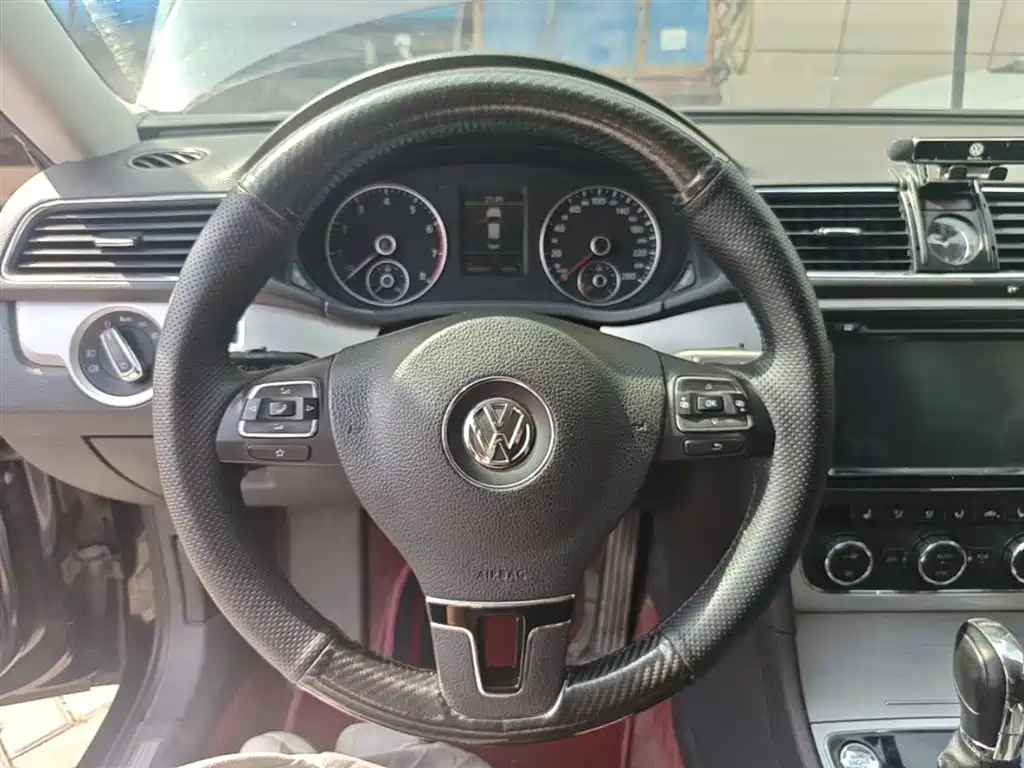 Volkswagen Passat 2014 — фото 11