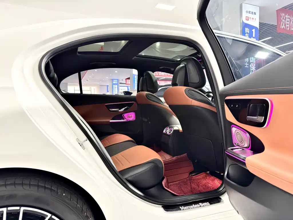 Mercedes-Benz C-Class 2024 — фото 12