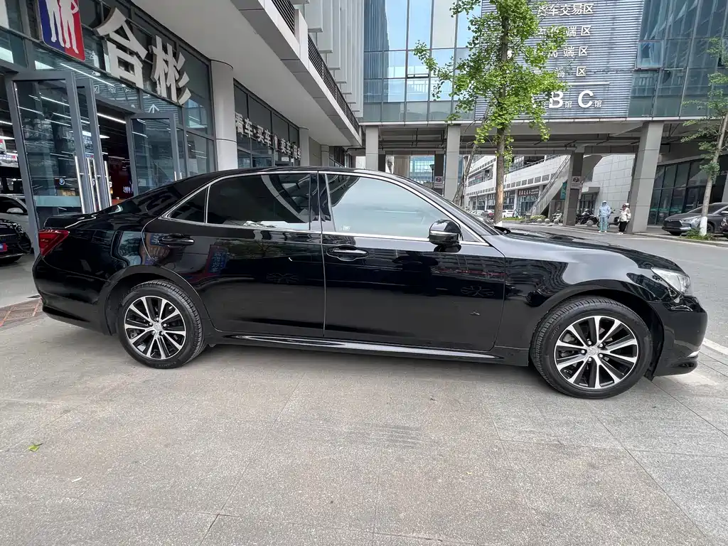 Toyota Crown 2018 — фото 4